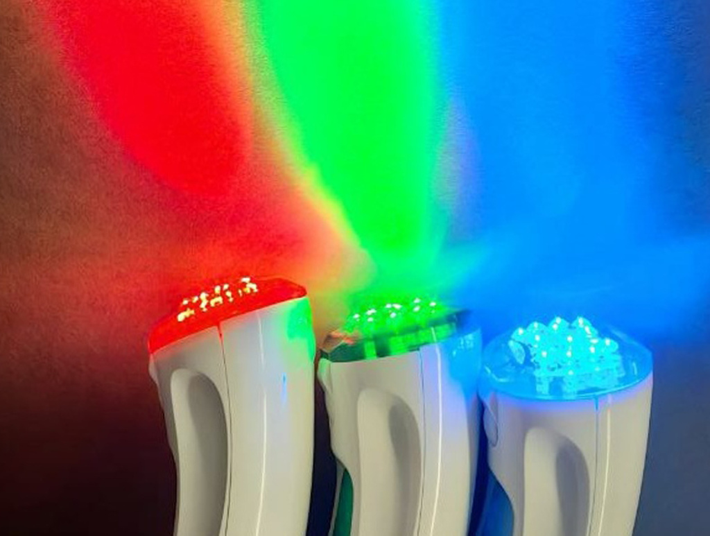 Лечение акне синим и красным светом